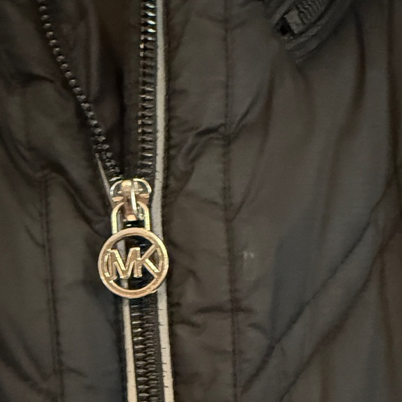 Michael Kors Women's black Puffer Jacket with Belt - Picture 4 of 12